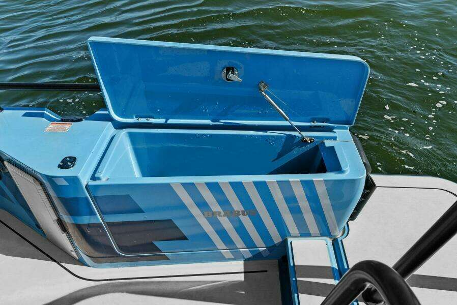 2022 Axopar Brabus Shadow 500 TT - Starboard Storage