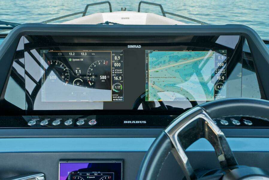 2022 Axopar Brabus Shadow 500 TT - Helm Displays