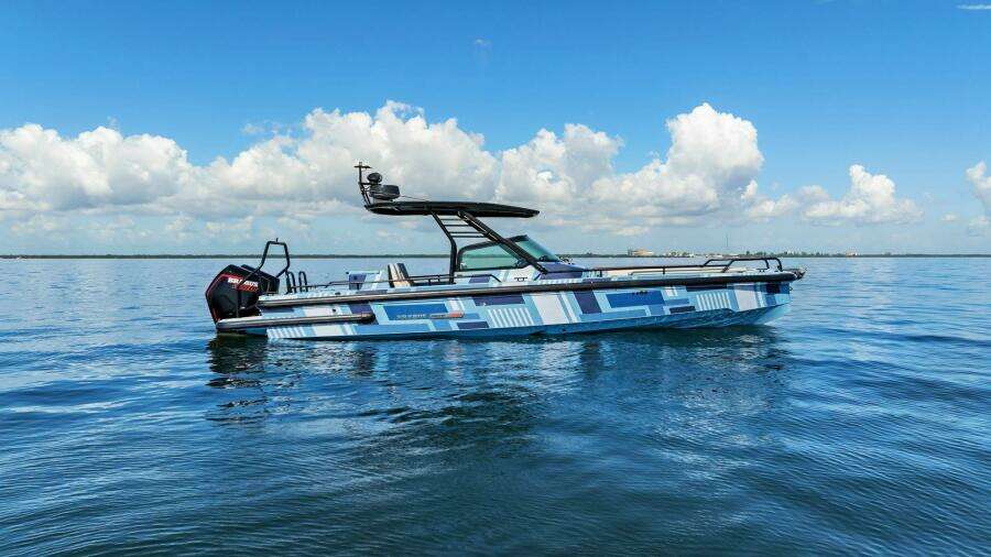 2022 Axopar Brabus Shadow 500 TT - Starboard