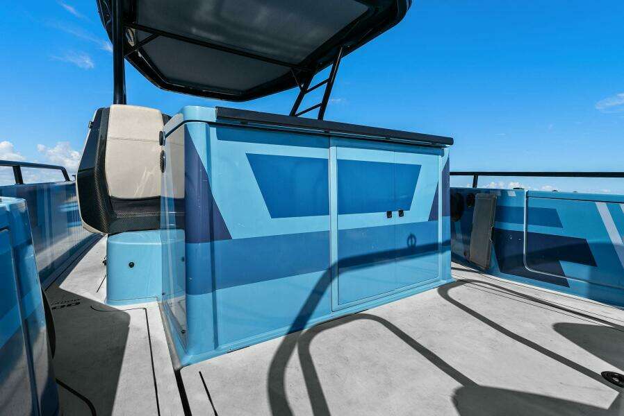 2022 Axopar Brabus Shadow 500 TT - Aft Deck 