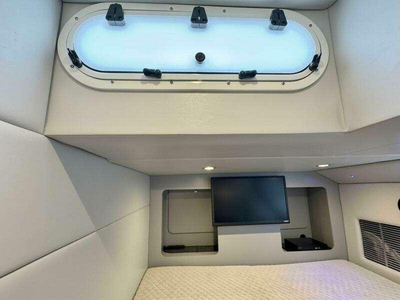 2024 Formula 350 Crossover Bowrider