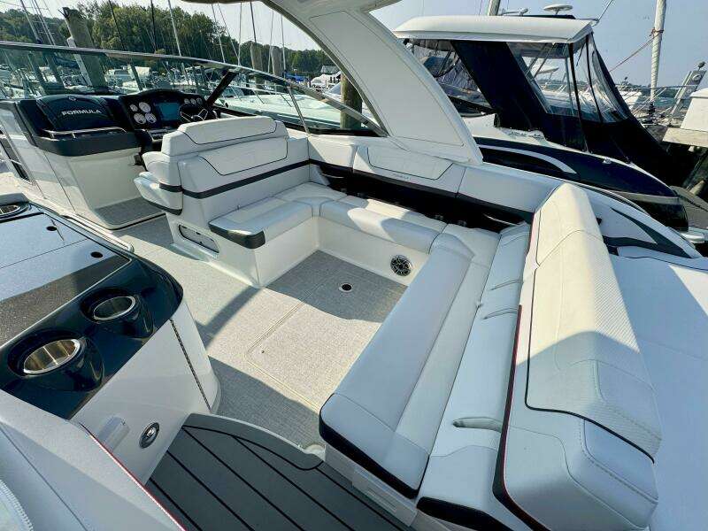 2024 Formula 350 Crossover Bowrider