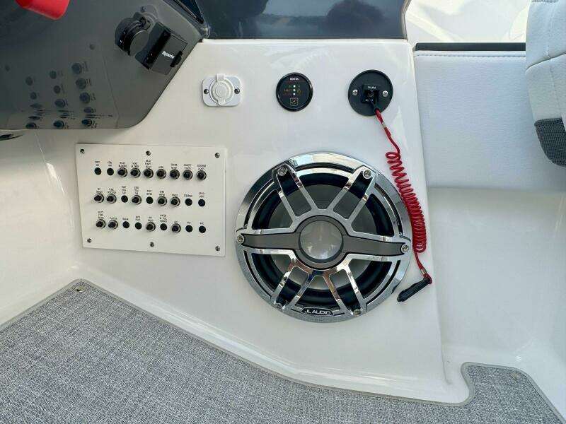 2024 Formula 350 Crossover Bowrider