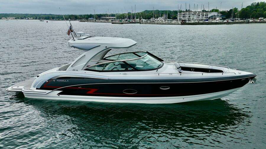 2024 Formula 350 Crossover Bowrider