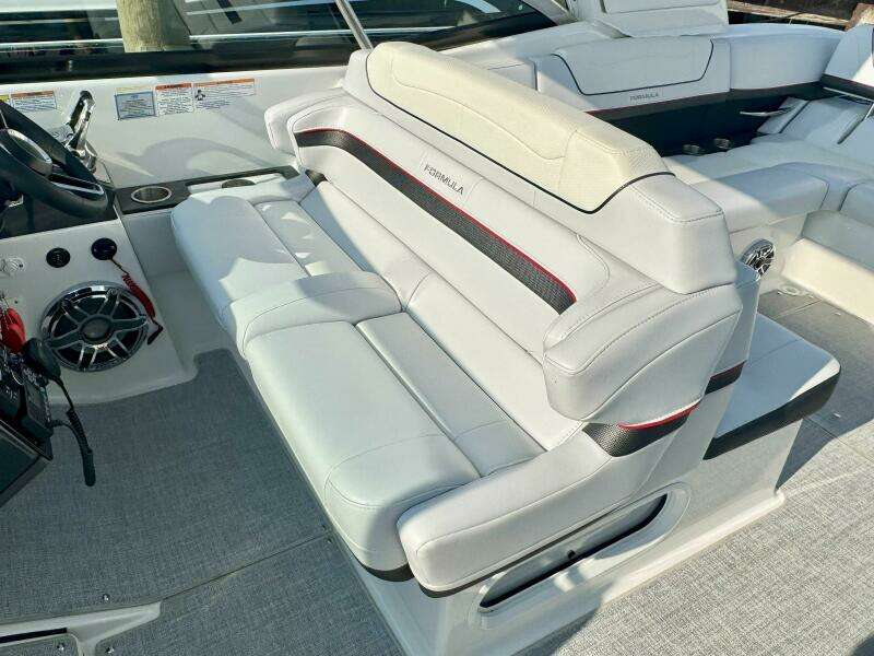 2024 Formula 350 Crossover Bowrider