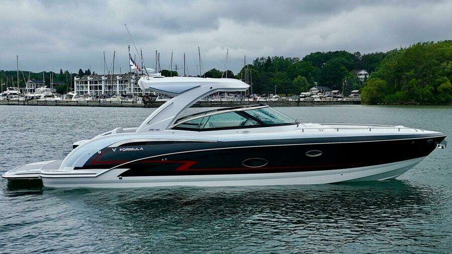 2024 Formula 350 Crossover Bowrider