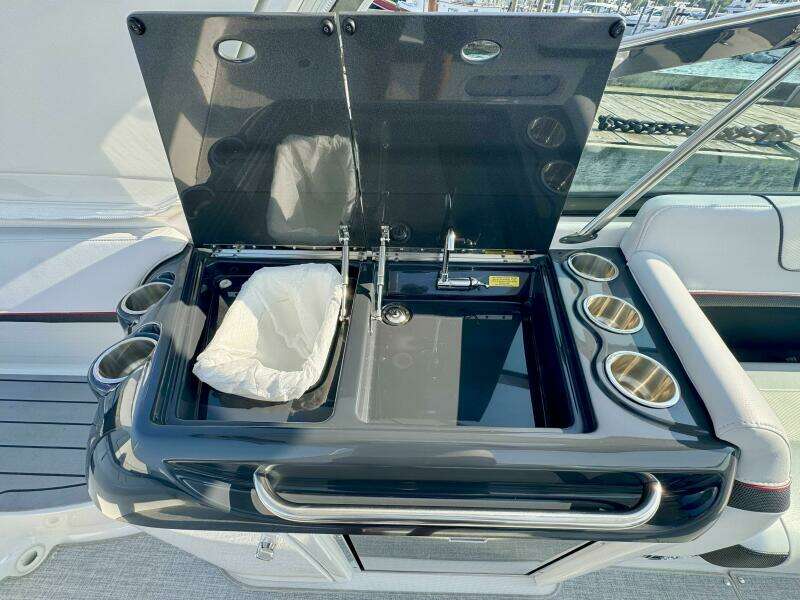 2024 Formula 350 Crossover Bowrider