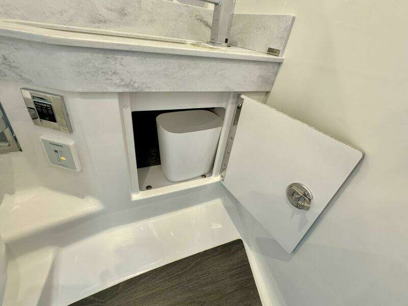 2024 Formula 350 Crossover Bowrider