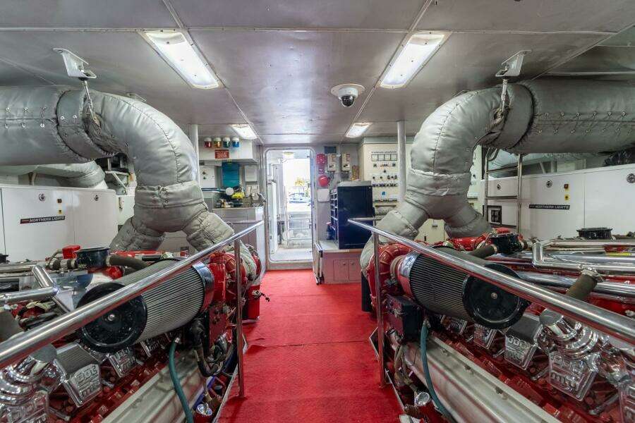 2001 Delta Marine Tri-Deck