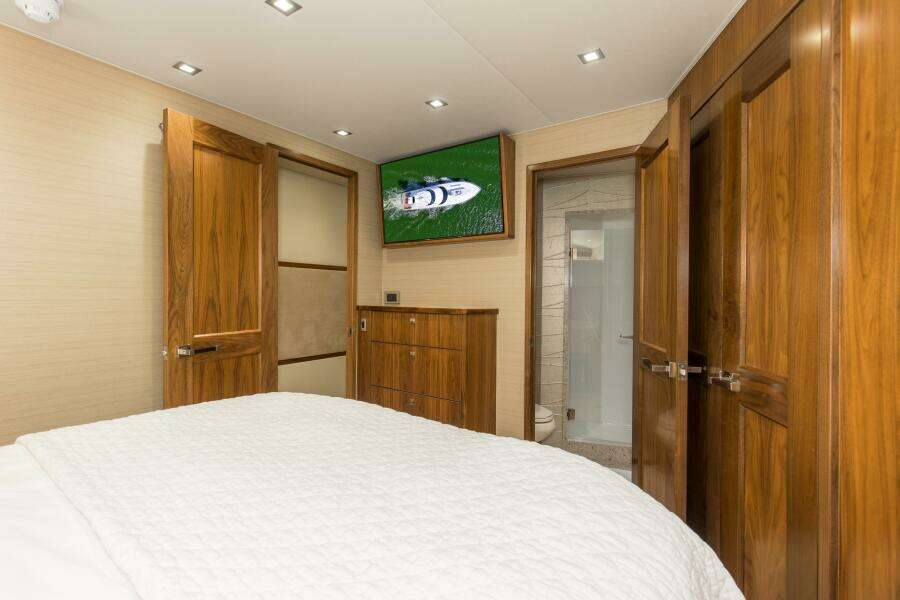 2016 92 Viking Enclosed Bridge Touche Starboard Stateroom (1)