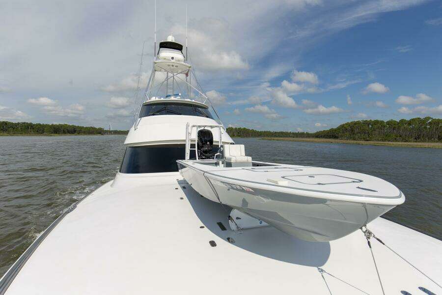 2016 92 Viking Enclosed Bridge Touche Exterior (4)