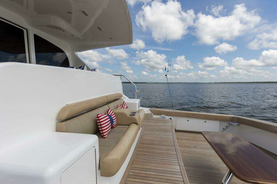 2016 92 Viking Enclosed Bridge Touche Stern Deck (3)