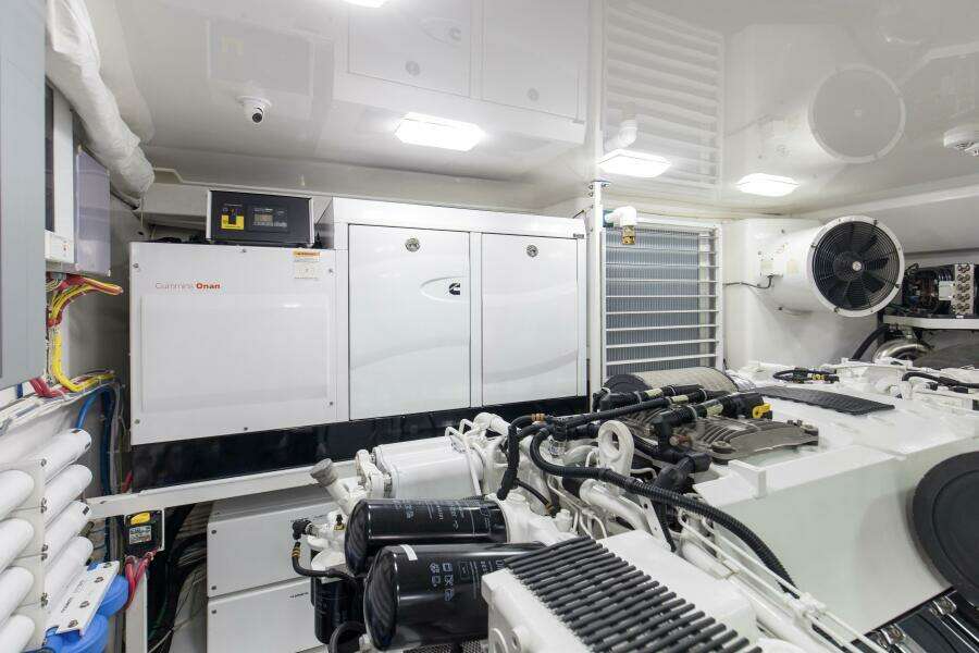 2016 92 Viking Enclosed Bridge Touche Engine Room (4)