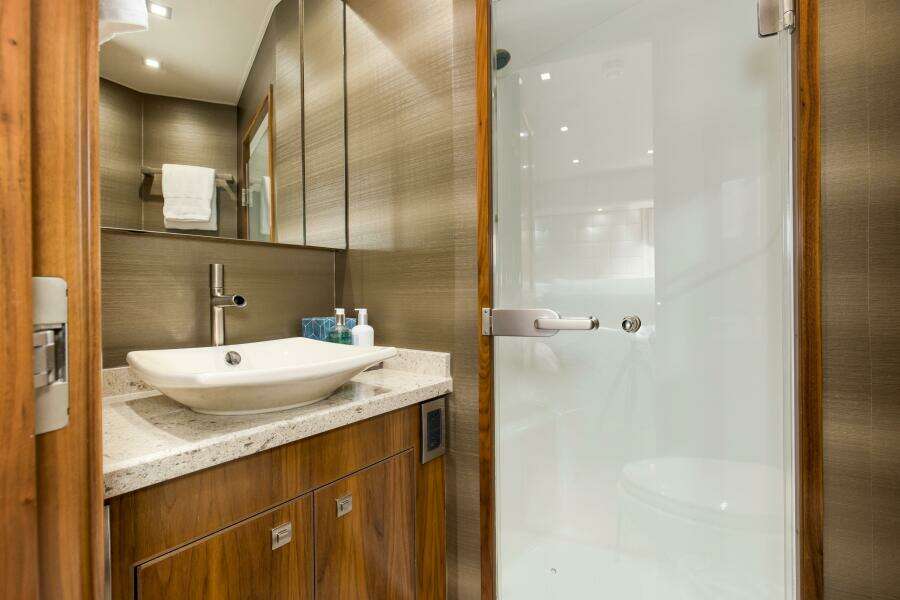 2016 92 Viking Enclosed Bridge Touche Port Stateroom Head