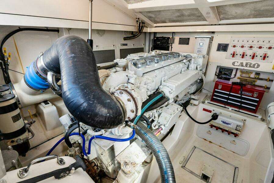 2004 Cabo 40 Hardtop Express