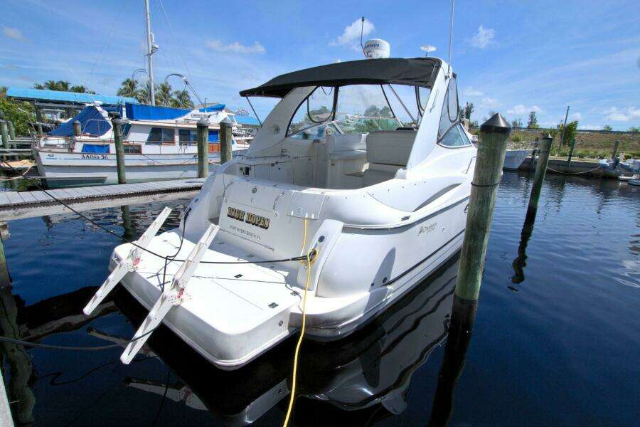 2004 Cruisers Yachts 370 Express