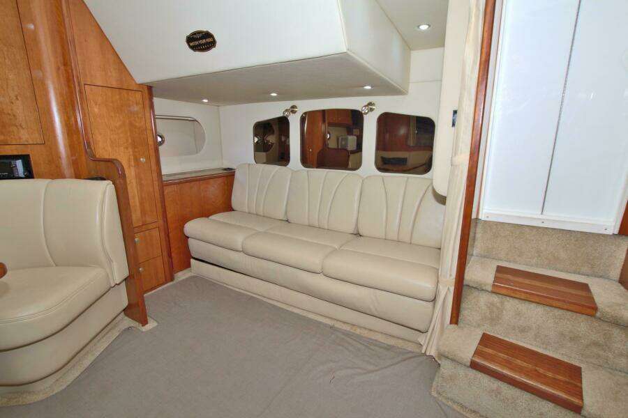 2004 Cruisers Yachts 370 Express