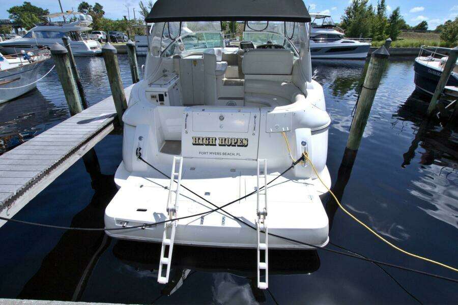 2004 Cruisers Yachts 370 Express