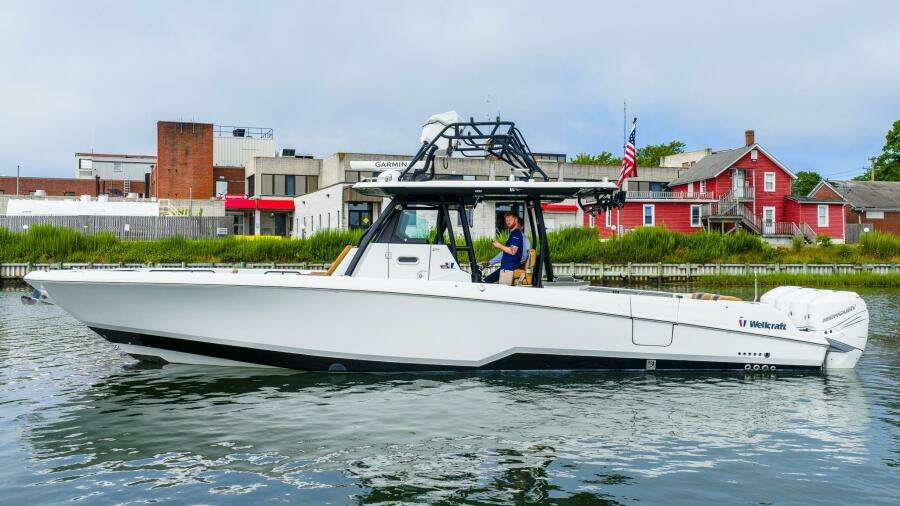 2021 Wellcraft 402 Fisherman