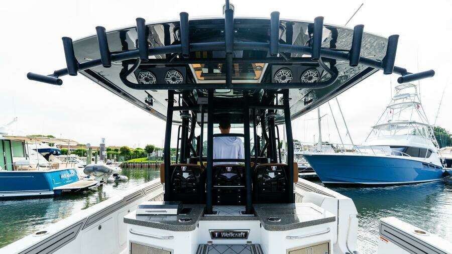 2021 Wellcraft 402 Fisherman