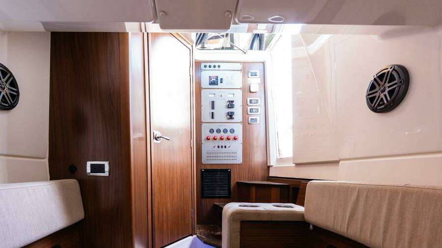 2021 Wellcraft 402 Fisherman