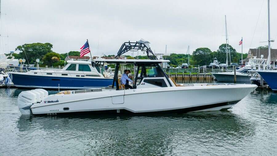 2021 Wellcraft 402 Fisherman