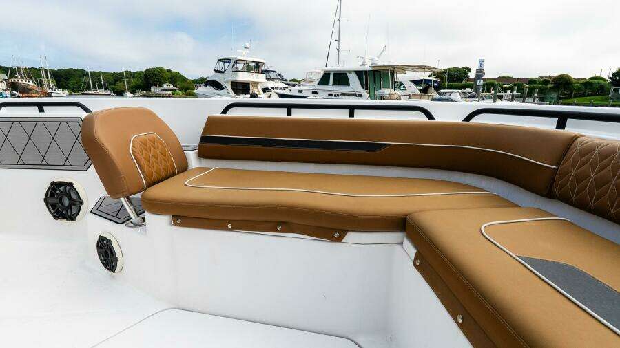 2021 Wellcraft 402 Fisherman