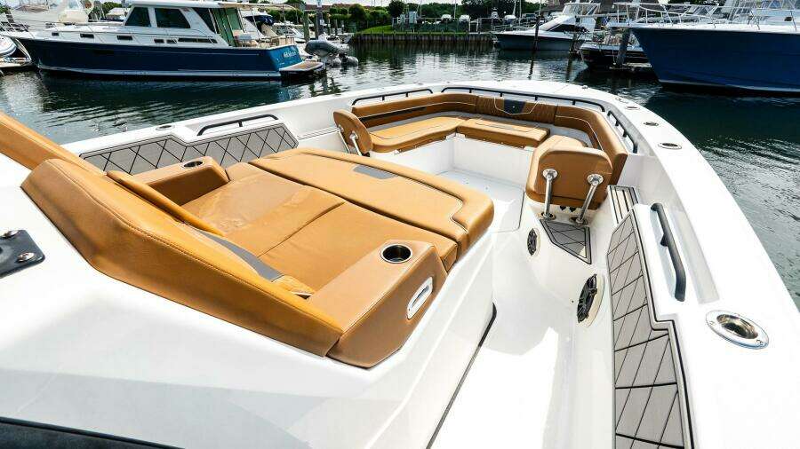 2021 Wellcraft 402 Fisherman