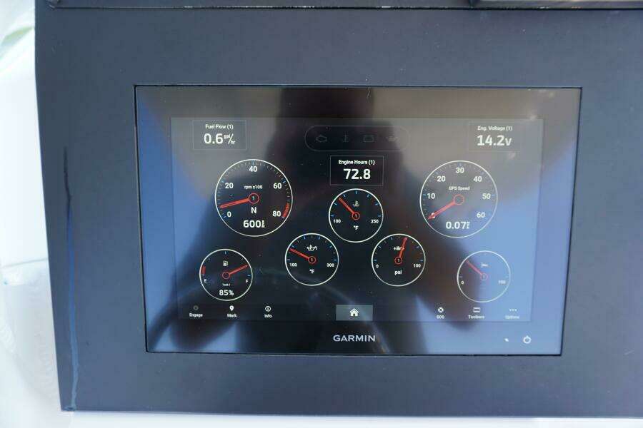 2022 25 Everglades 253cc Electronics (3)