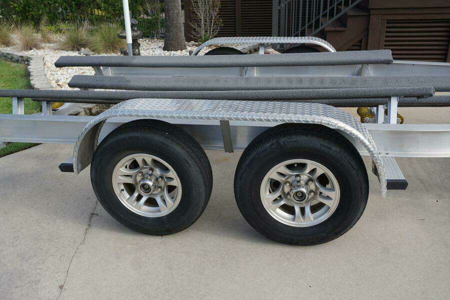2022 25 Everglades 253cc Trailer (5)