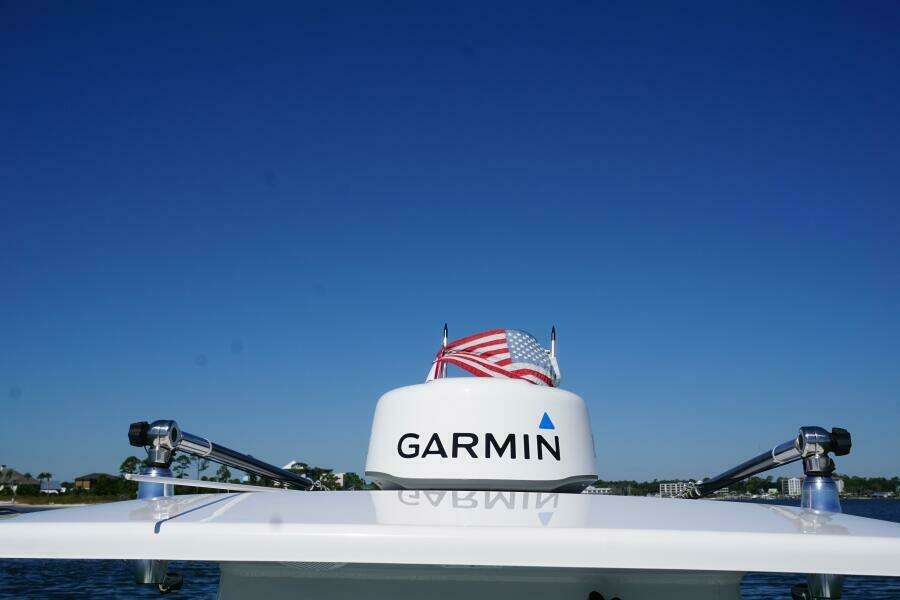 2022 25 Everglades 253cc Radar