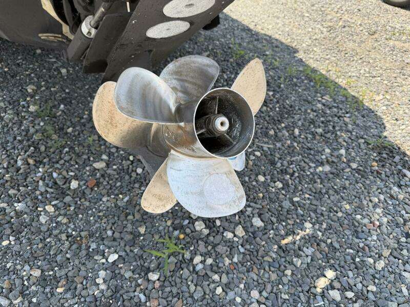 2014 Sea Ray 240 Sun Deck Outboard