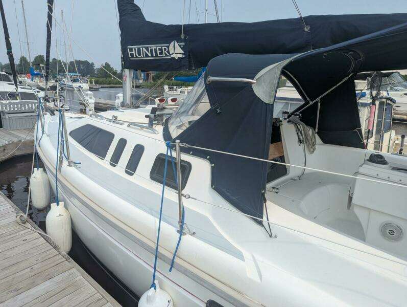 1996 Hunter 29.5