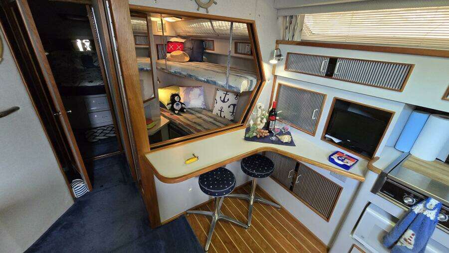 1988 Sea Ray 390 Express Cruiser