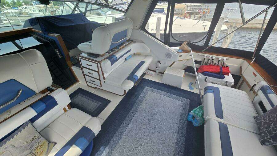 1988 Sea Ray 390 Express Cruiser