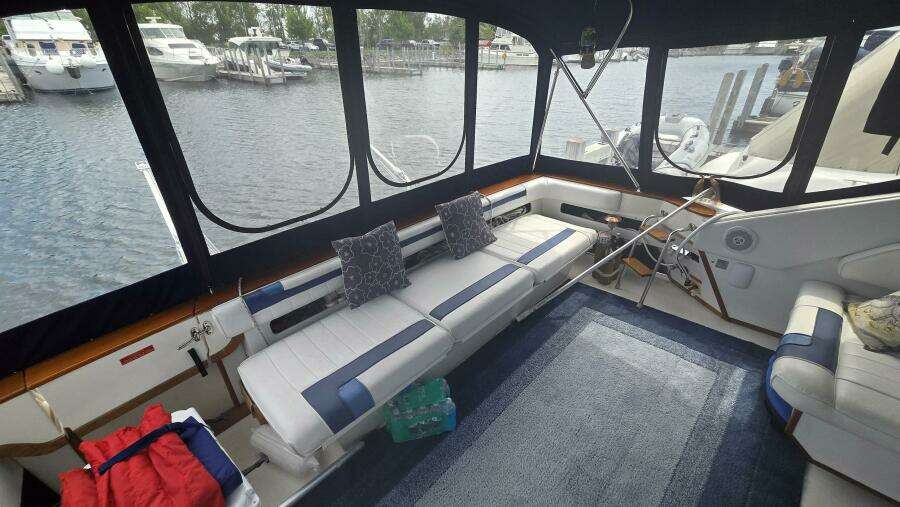 1988 Sea Ray 390 Express Cruiser