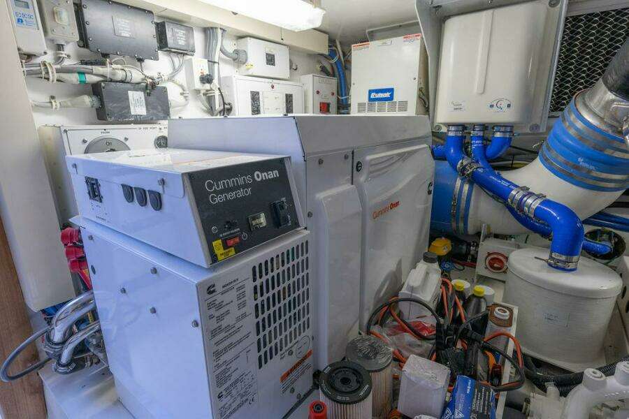 2005 Hatteras Enclosed Bridge