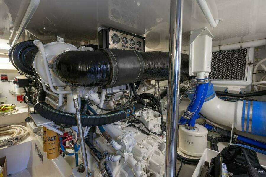 2005 Hatteras Enclosed Bridge