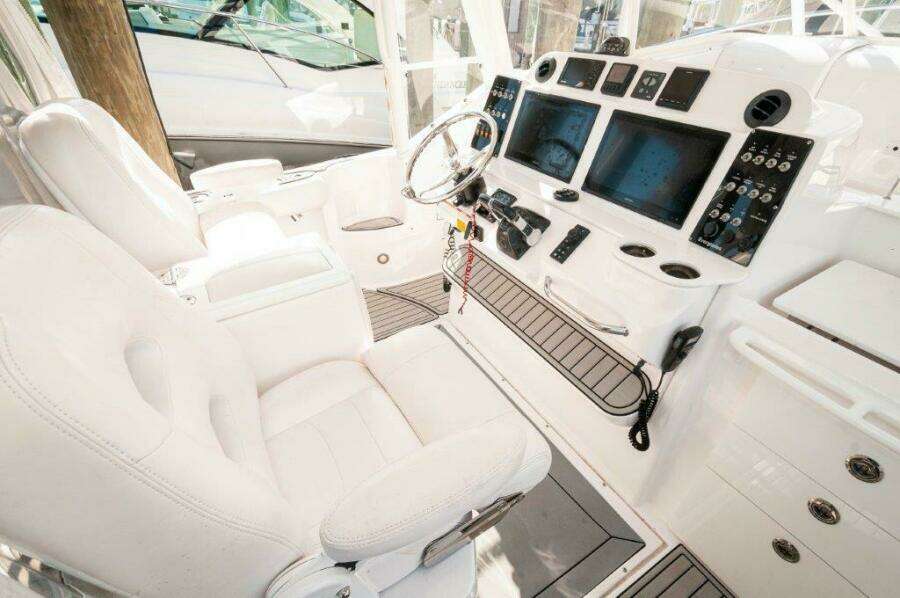 2018 Everglades 350 LX-Helm