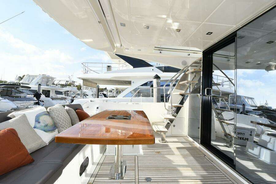 2018 Prestige 560 Fly