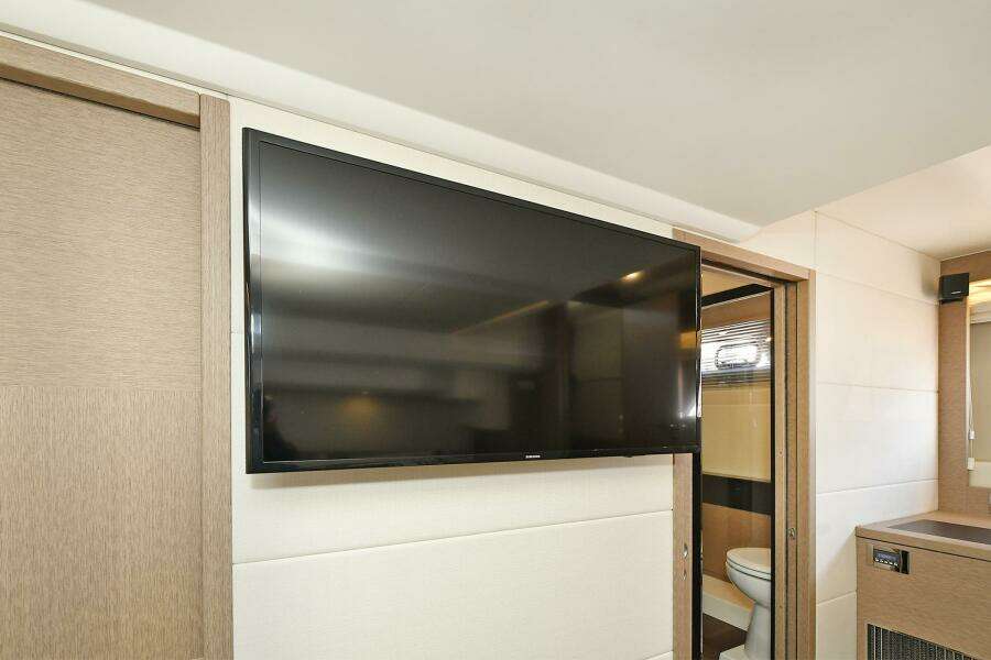 2018 Prestige 560 Fly