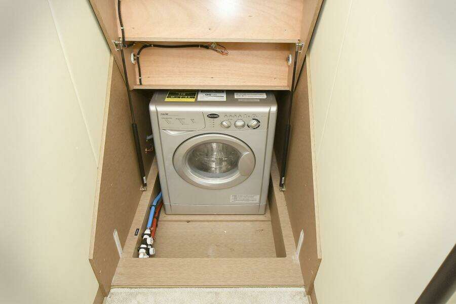 2018 Prestige 560 Fly