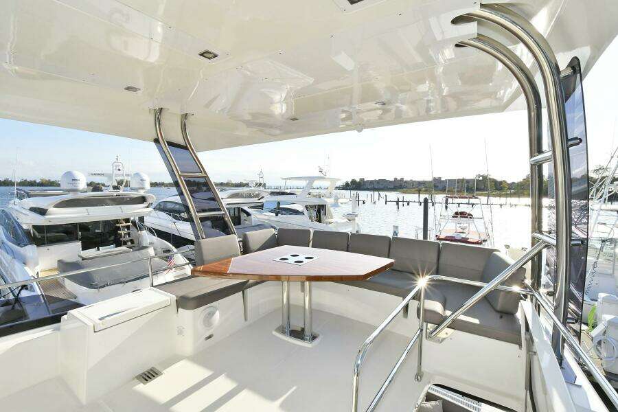 2018 Prestige 560 Fly