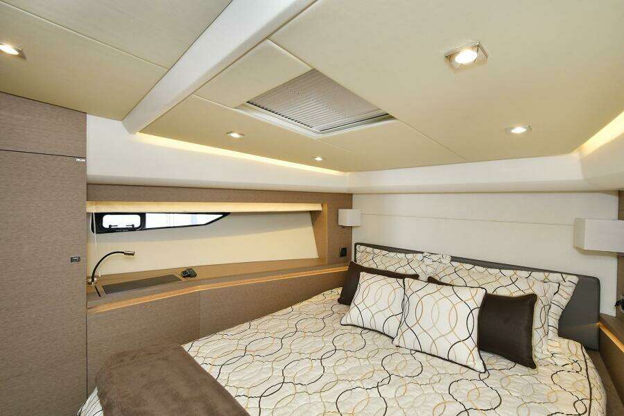 2018 Prestige 560 Fly