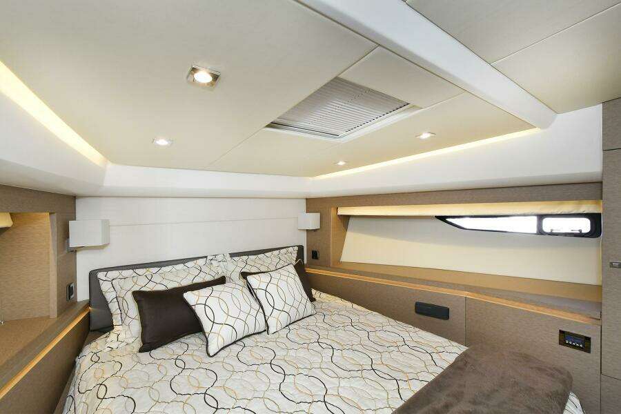 2018 Prestige 560 Fly