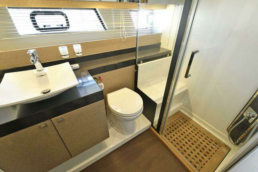 2018 Prestige 560 Fly