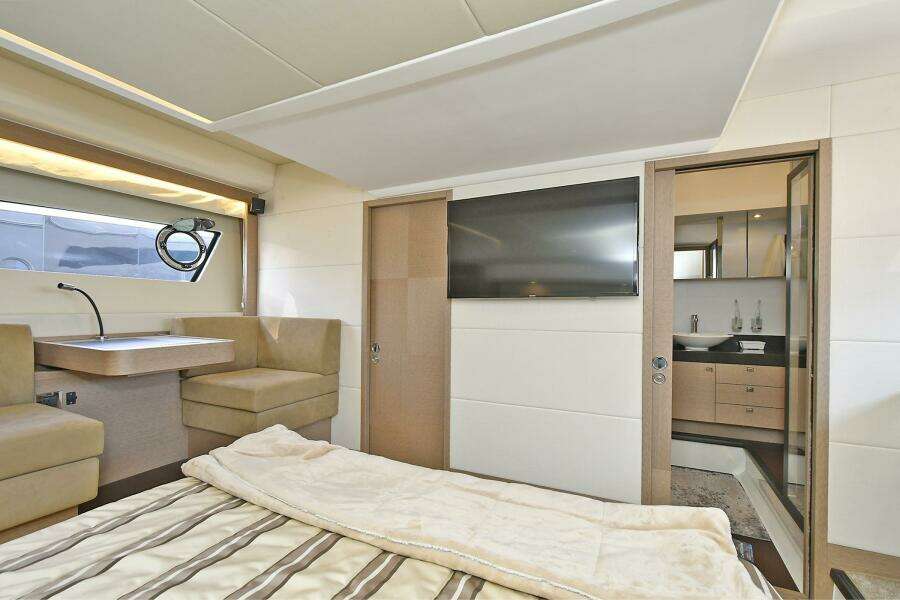 2018 Prestige 560 Fly