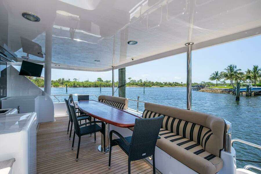 Ocean Alexander 78 Somewhere In Time- Cockpit