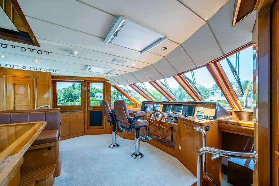 Ocean Alexander 78 Somewhere In Time- Enclosed Bridge Helm