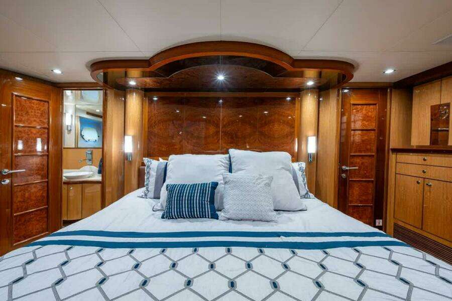 Ocean Alexander 78 Somewhere In Time- Master Stateroom